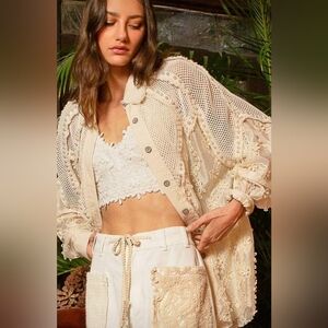 BEIGE FLOWERS CROCHET LACE RAW HEM JACKET